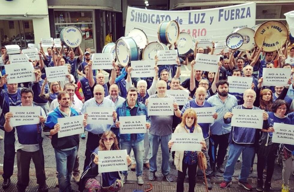 Los gremios rosarinos volvieron a salir a la calle en los minutos previos al final del paro
