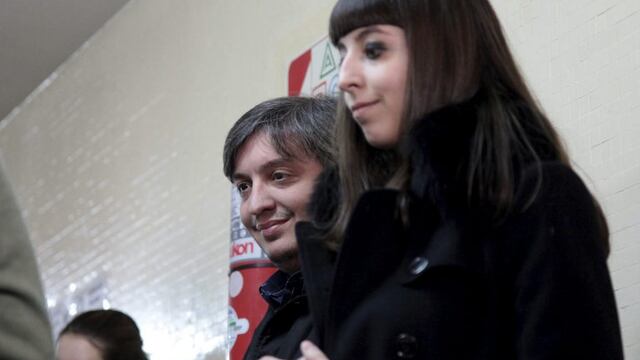 voto votacion sufragio rnMaximo (L) and Florencia Kirchner, the son and daughter of Argentina's President  stand at a polling station in Rio Gallegos, Argentina, October 25, 2015. Argentines began voting for a new president on Sunday with outgoing leader