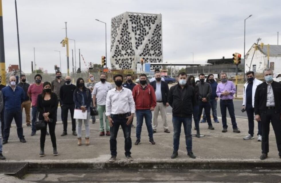 Nuevas restricciones en Córdoba: representantes de distintos sectores marcharon al Centro Cívico