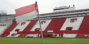 Por Phil Collins, Instituto se muda al Kempes