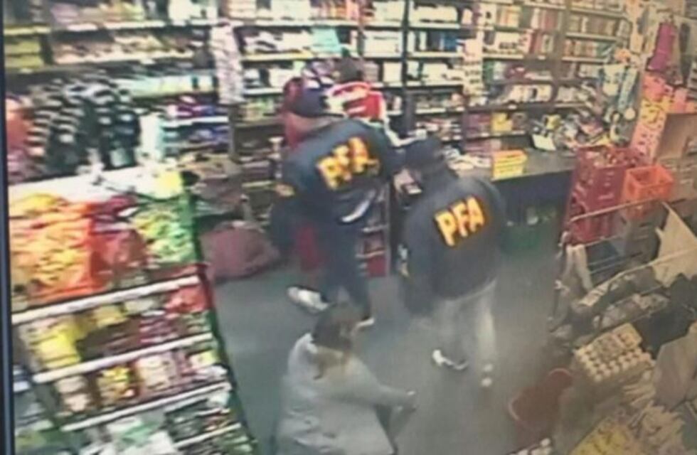 La Policía Federal pidió disculpas por el efectivo detenido robando un supermercado