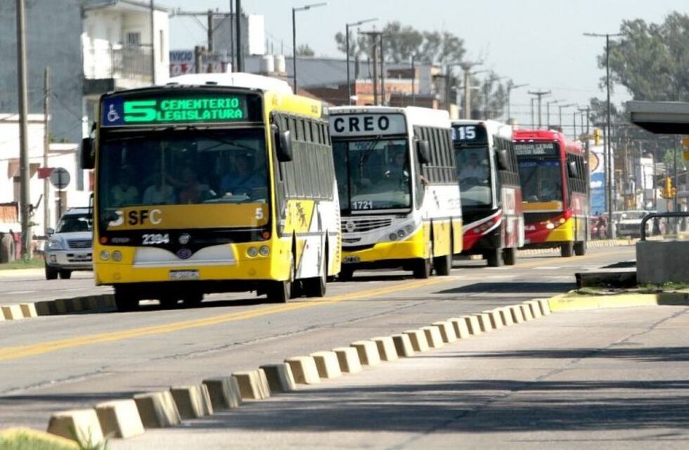 Confirman fondos extraordinarios para el congelamiento del boleto de colectivos en Santa Fe