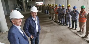 Macri y Morales, con los trabajadores que construyen el nuevo aeropuerto en Jujuy\u002E