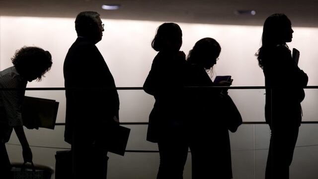 Las mujeres cobran menos en Argentina y sufren mayor informalidad. (Foto ilustrativa: AP/Mark Lennihan)