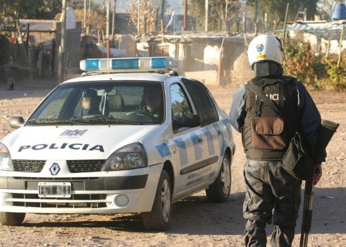 Quiso robarle el auto a un policía, fue herido y mintió para no quedar detenido