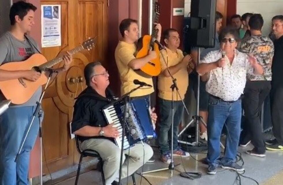 Los Palmeras solidarios: hicieron un show a beneficio en el hospital para niños