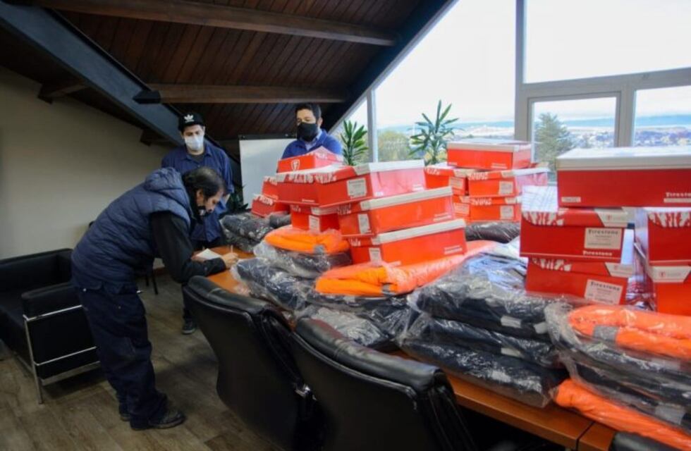 El Municipio de Ushuaia entregó indumentaria de Invierno al personal afectado al Operativo Invierno 2020