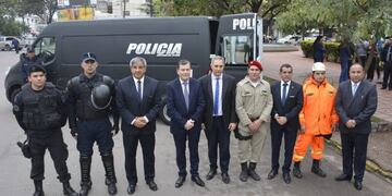 Zamora entregó vehículos a la Policía de la Provincia