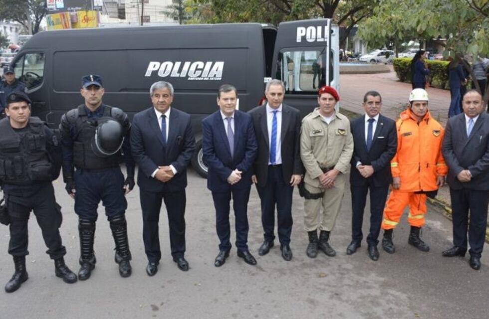 Zamora entregó nuevos coches para la Policía de la Provincia