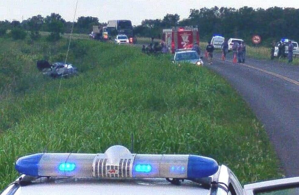 Monte Lindo: Dos ciudadanos paraguayos fallecieron al volcar en la ruta Nº 11