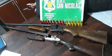 Se secuestraron armas de grueso calibre y un auto con pedido de captura\u002E (El Norte)