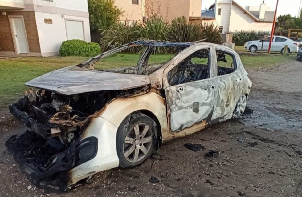 Incendio intencional de un auto en Monte Hermoso