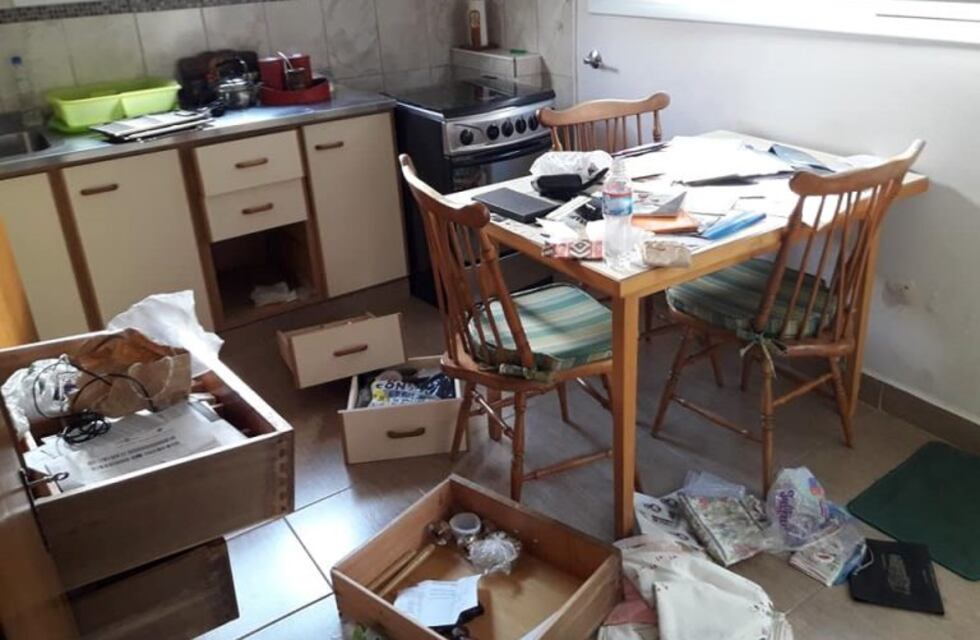 Irrumpieron en su vivienda y les robaron todo mientras enterraban a un familiar