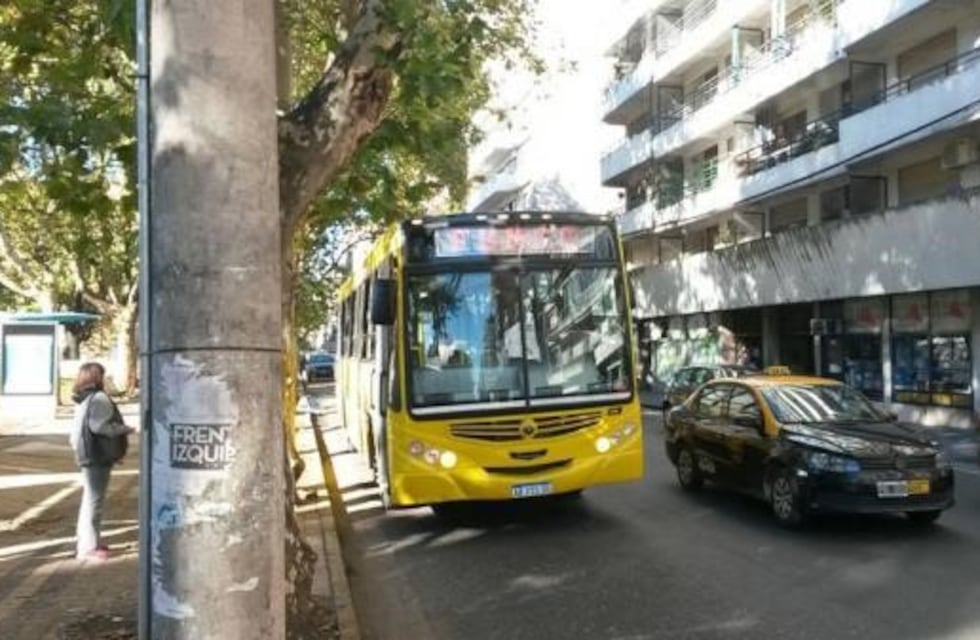 Se masturbó en el colectivo al lado de una joven y lo detuvieron