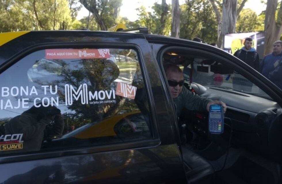 Piden acelerar la implementación de la Tarjeta Movi en taxis