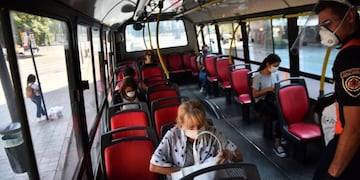 Trabajadores de la salud podrán seguir viajando gratis en el transporte público\u002E