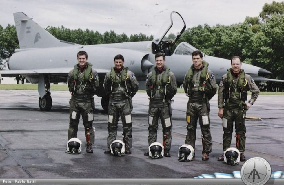 Malvinas: un piloto que protagonizó el hundimiento del destructor Coventry visitó a ex Combatientes chaqueños