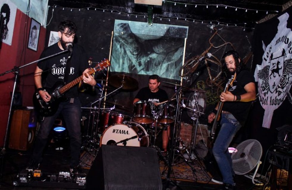 Los Motivos del Lobo terminó de grabar su primer disco