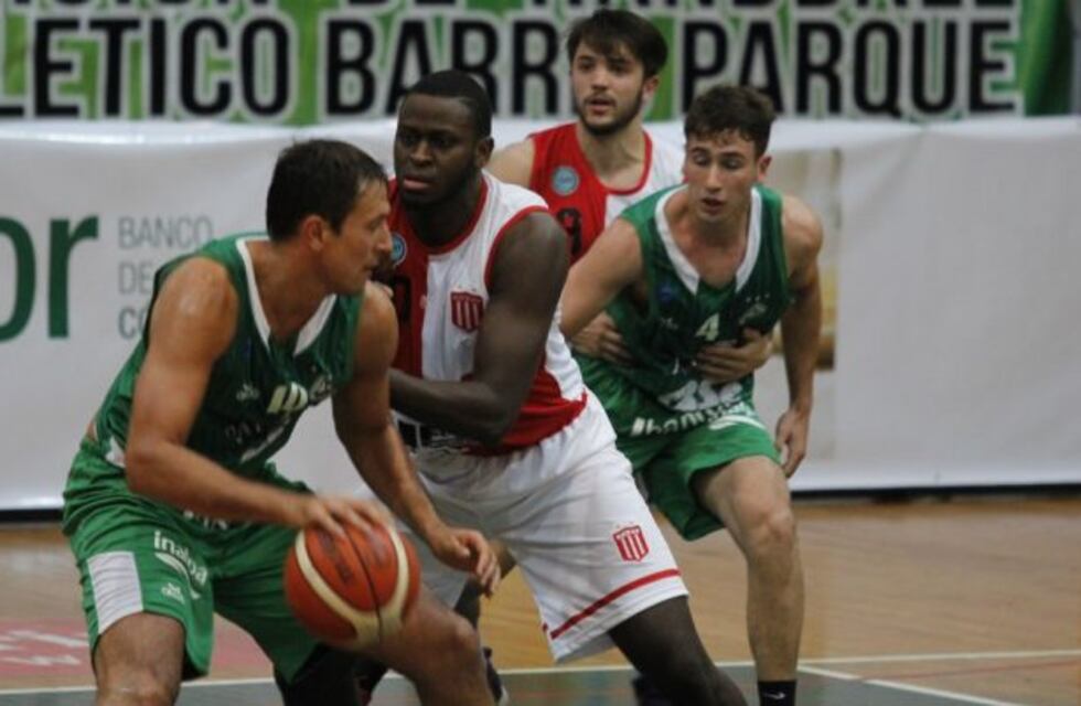 Barrio Parque debutó con una victoria