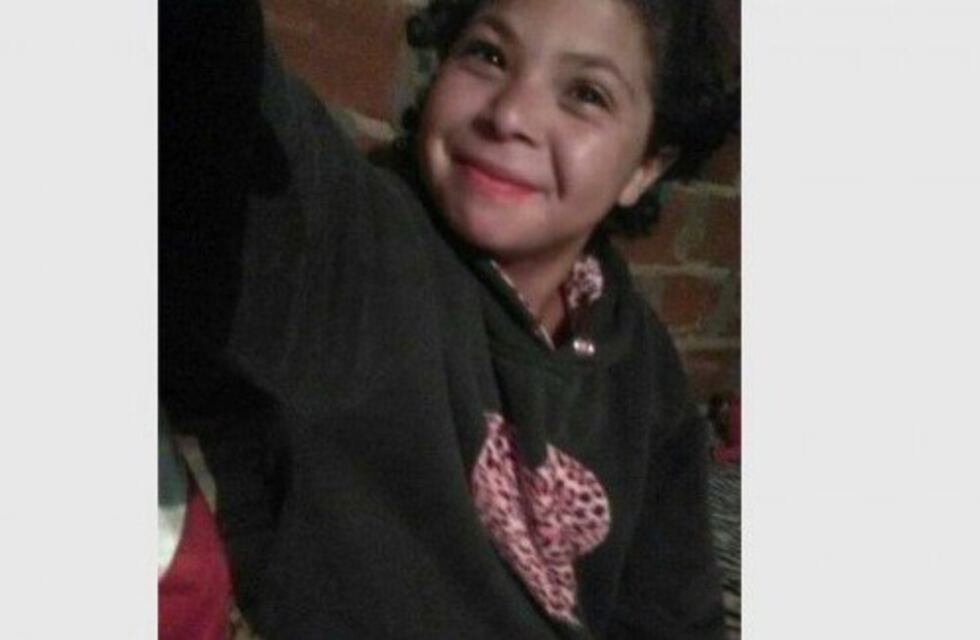 Buscan a una adolescente de 15 años que se fugó de su casa en barrio Alto Verde