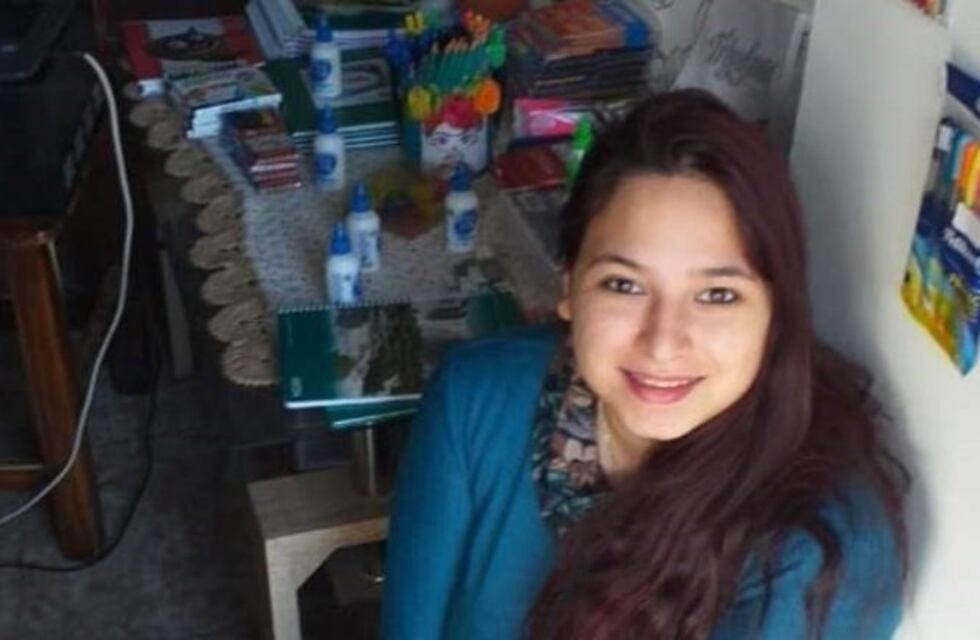 Cobró el IFE y abrió una librería para hacerle frente a la crisis