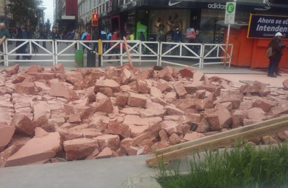 Peatonal: se fisuró hormigón recién puesto y deberán removerlo