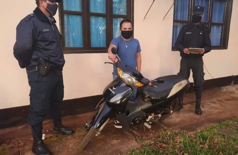 Encontraron una motocicleta abandonada entre las malezas en Iguazú