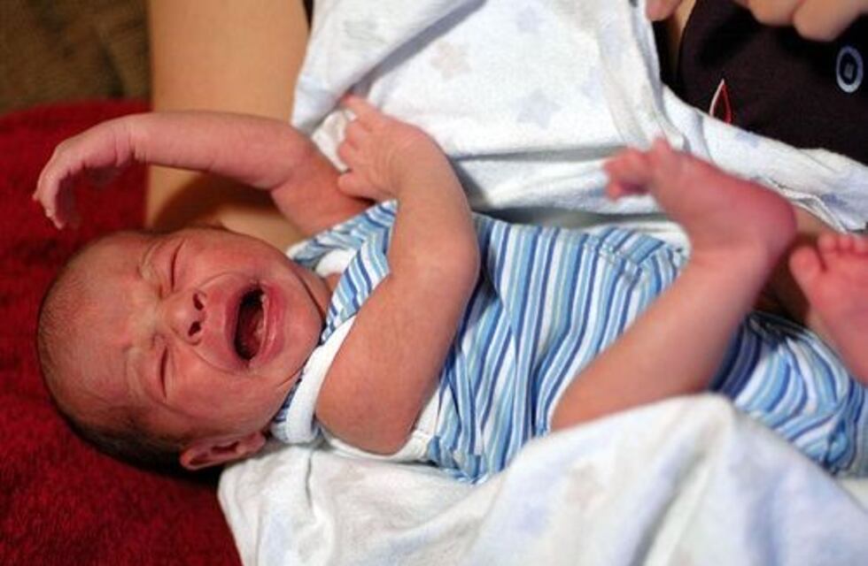 Policías le salvaron la vida a un bebé: "Tiene dos madrinas más"