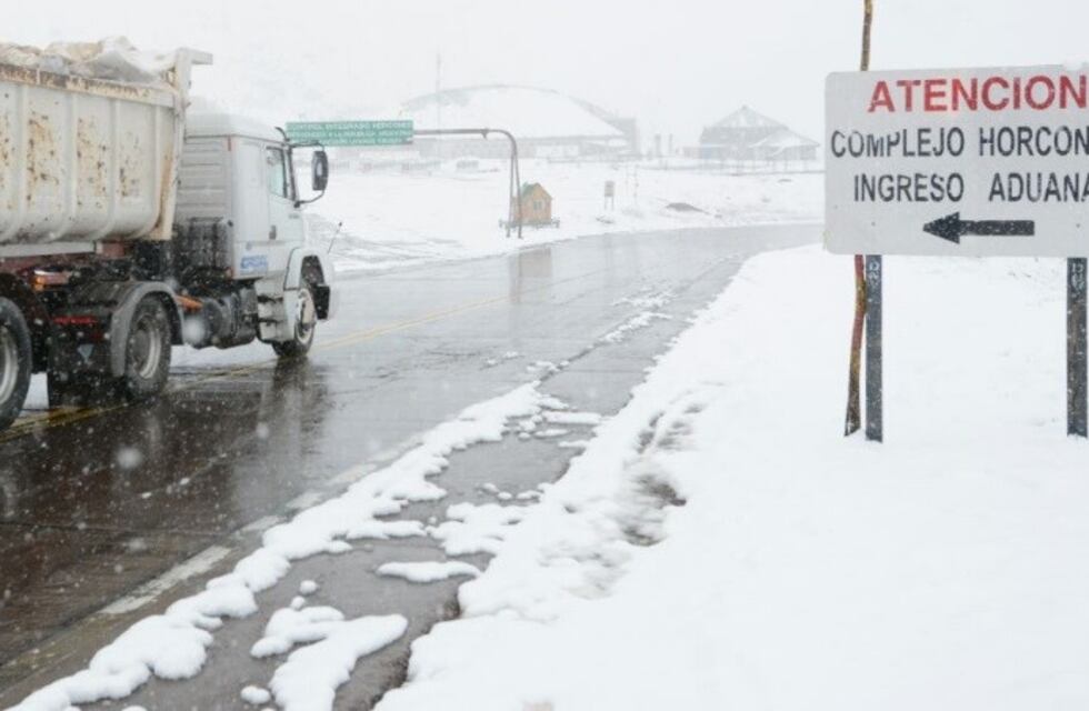 Por nuevas tormentas, cierran el paso a Chile