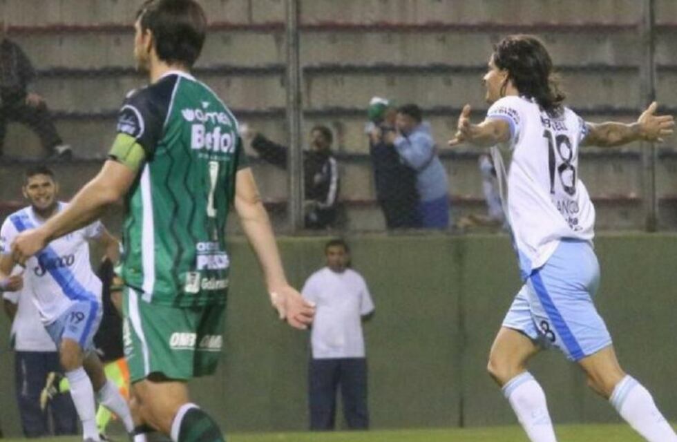 Zielinski avanzó en Copa Argentina, de rabona