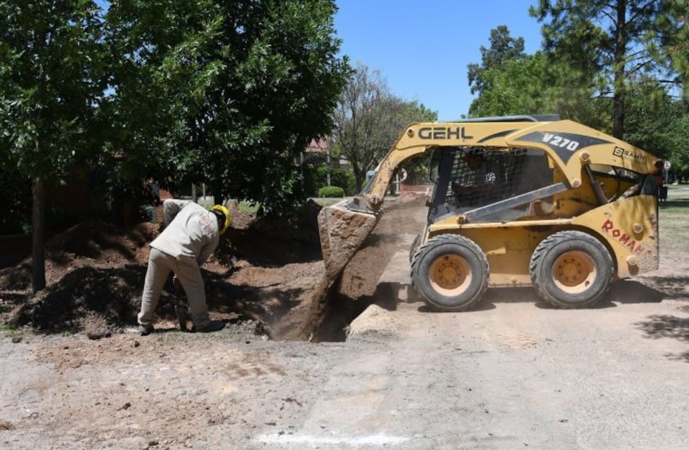 La obra de cloacas en los barrios Villa Los Álamos y Aero Club tiene un 80% de avance