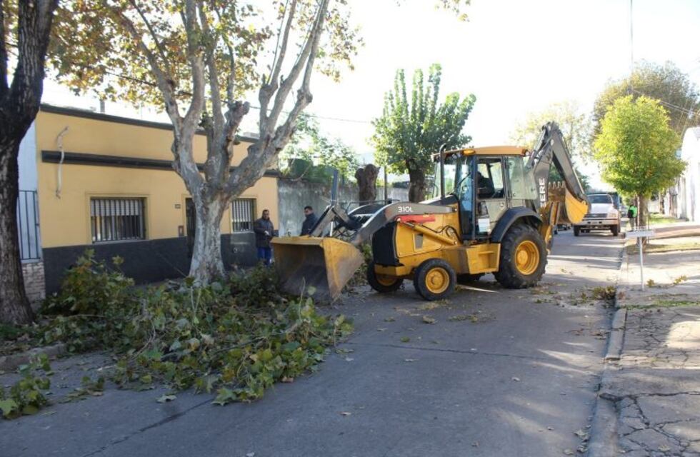 A pedido de los vecinos, el municipio ejecutó tareas de limpieza en barrio España y Hospitales