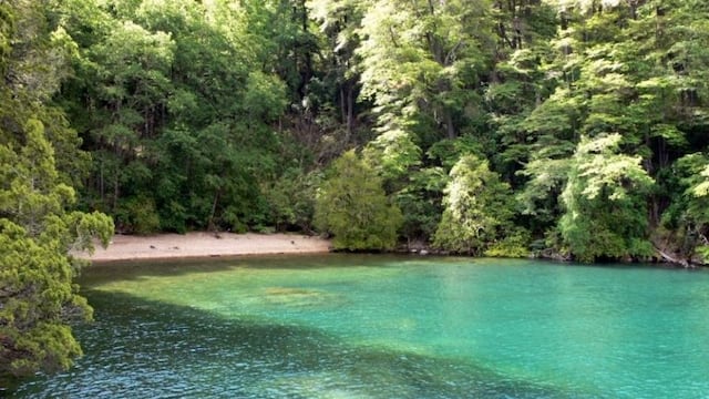 El paraíso de la Playa Turquesa ubicada a kilómetros de San Martín de los Andes