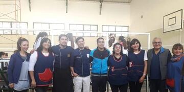Los campeones nacionales del asado cocinaron junto a estudiantes de Comodoro