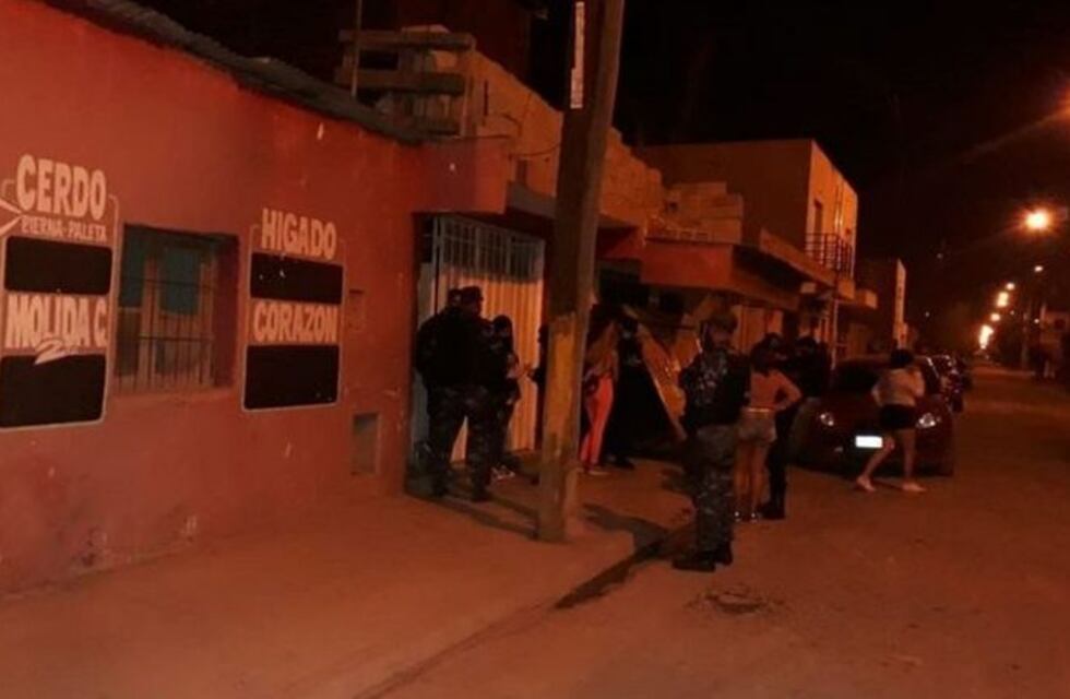 Organizó dos fiesta clandestinas en una semana y en plena pandemia