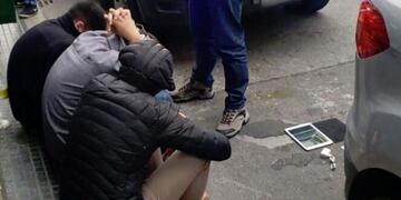 Tres cordobeses detenidos por utilizar inhibidores de alarmas para robar autos en Buenos Aires\u002E (Fotos Policía de Buenos Aires)