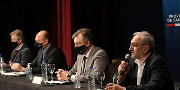 Calvo en la apertura de sobres de la licitación de cloacas
