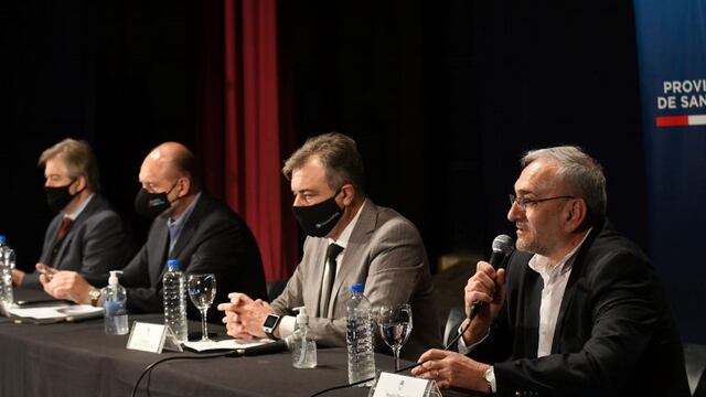 Calvo en la apertura de sobres de la licitación de cloacas