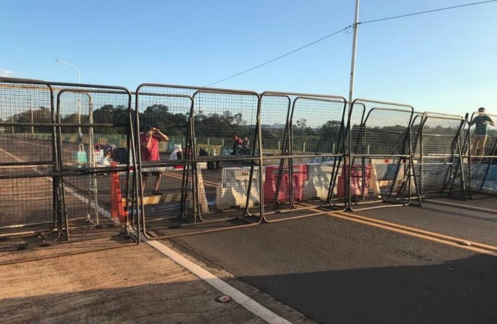 Ahora si cerraron y vallaron el acceso a Iguazú desde Brasil por el puente Tancredo Neves