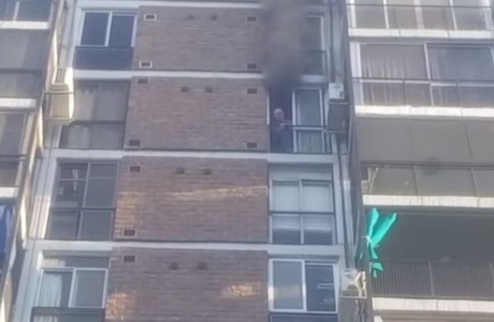 El desesperado pedido de auxilio de una de la víctimas del incendio en Pellegrini al 1500
