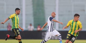 Hasta al Cholo le costó encontrar por dónde pasaba el partido\u002E Aburrieron en el Kempes\u002E