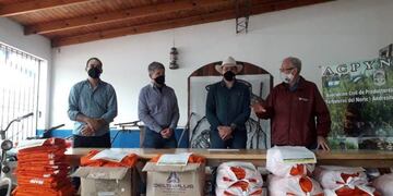 El INYM entregó indumentaria para tareferos de Andresito