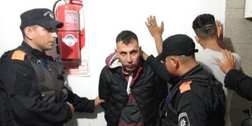 El prófugo cayó junto a otras tres personas en Valparaíso al 2700\u002E (@minsegsf)