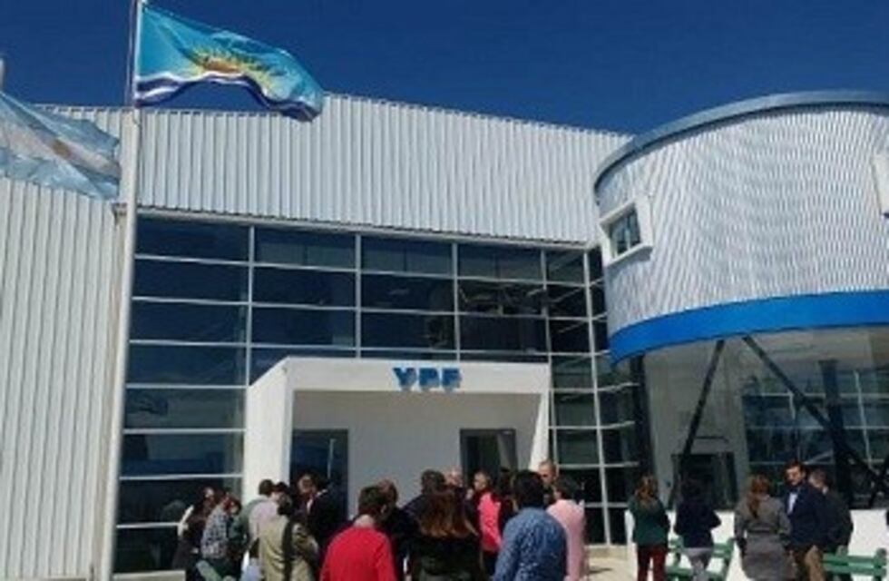 Las Heras: YPF clausurada por no pagar los impuestos