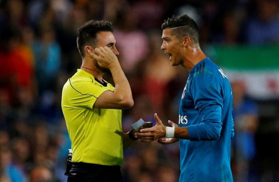 ¡Se sacó! Cristiano Ronaldo vio la roja y empujó al árbitro