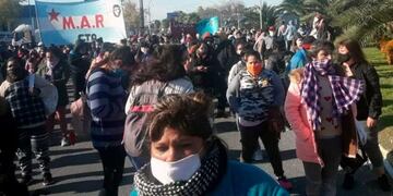 Corte de la Ruta 2: organizaciones sociales reclamaron por alimentos (Foto: El Marplatense)