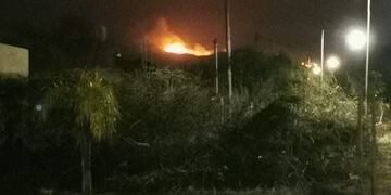 Desde Río Ceballos se veía el resplandor del fuego en el cerro\u002E