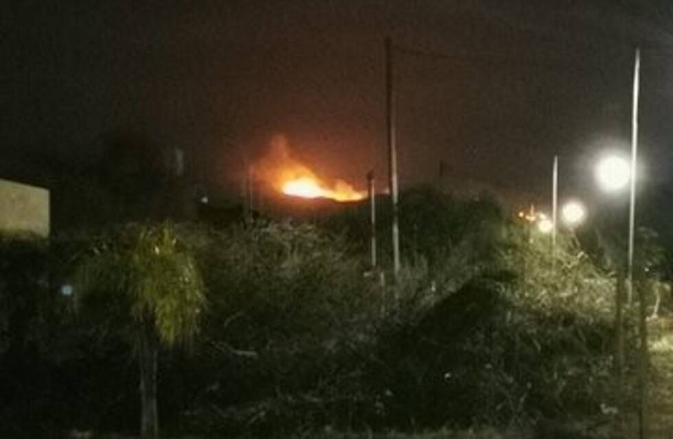 Estremecedor: las llamas en el Pan de Azúcar, a la vista en la noche cordobesa