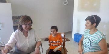 Juampi recibió una donación de la legisladora Graciela Brarda