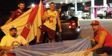 Cuatro misioneros viajan en auto a Lima para ver a River campeón de la Libertadores\u002E (MisionesOnline)